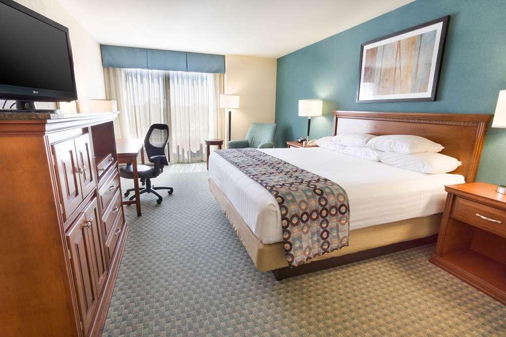 Drury Inn & Suites Birmingham Lakeshore Drive Номер фото