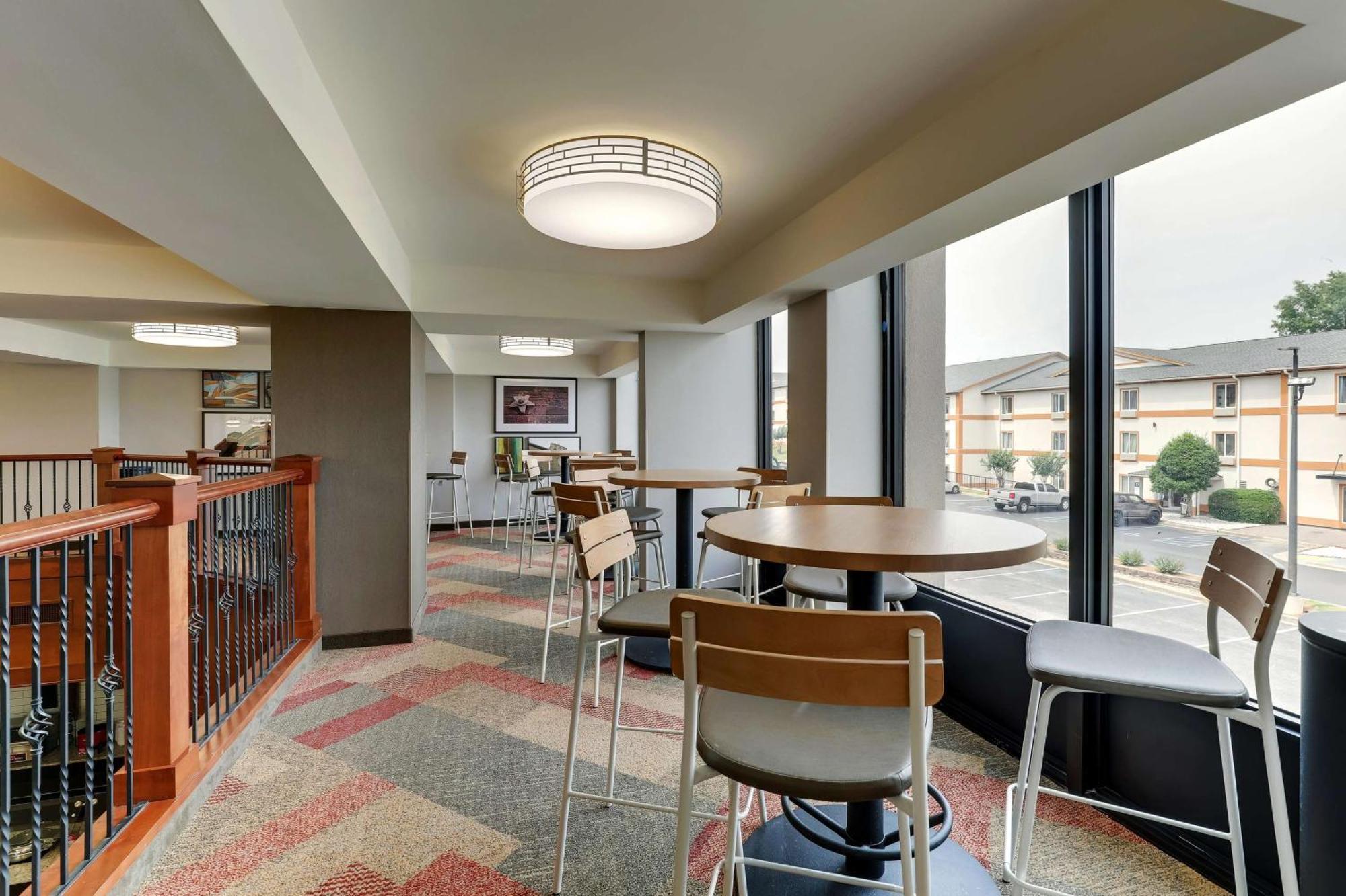 Drury Inn & Suites Birmingham Lakeshore Drive Екстер'єр фото