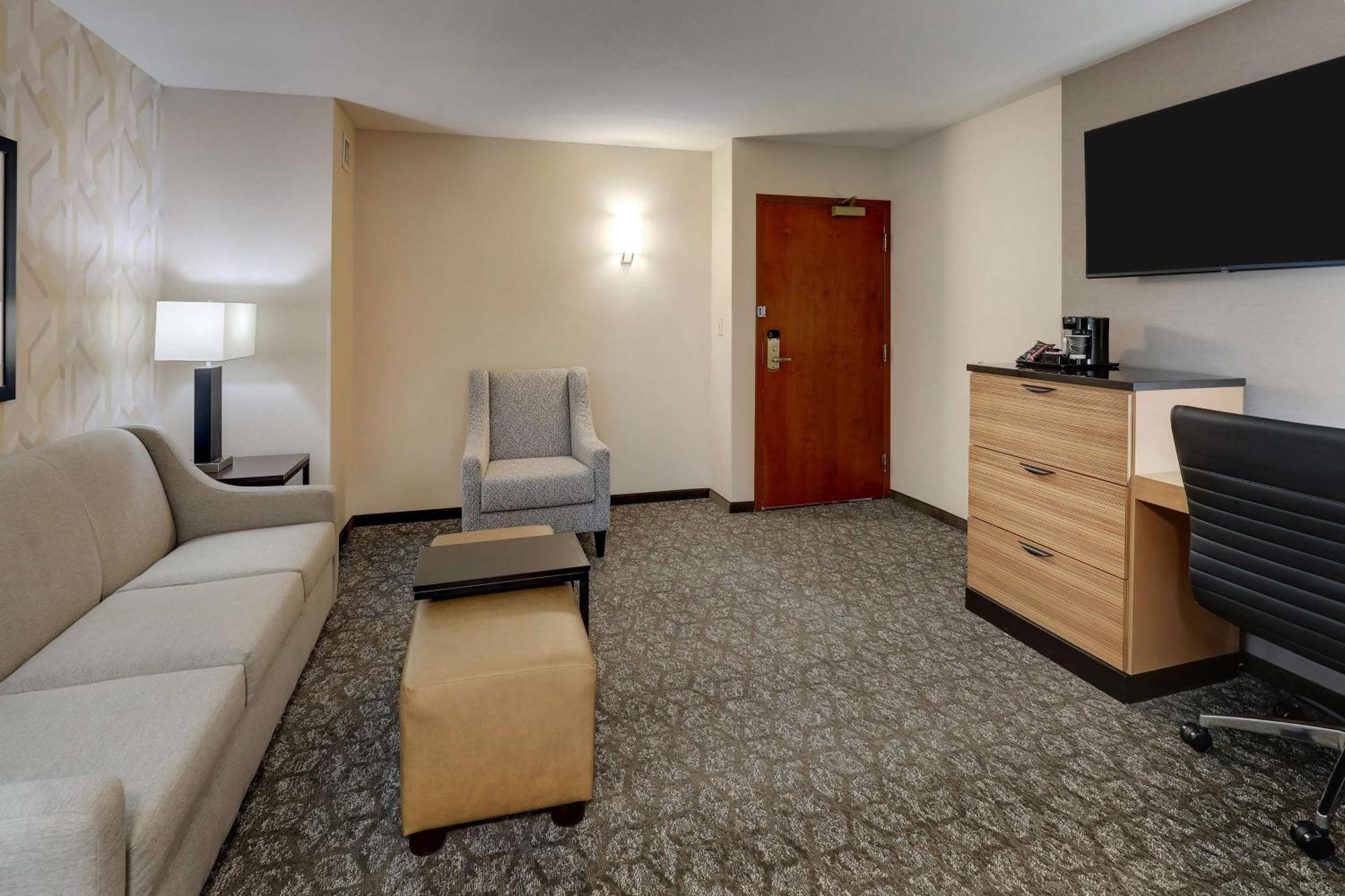 Drury Inn & Suites Birmingham Lakeshore Drive Екстер'єр фото