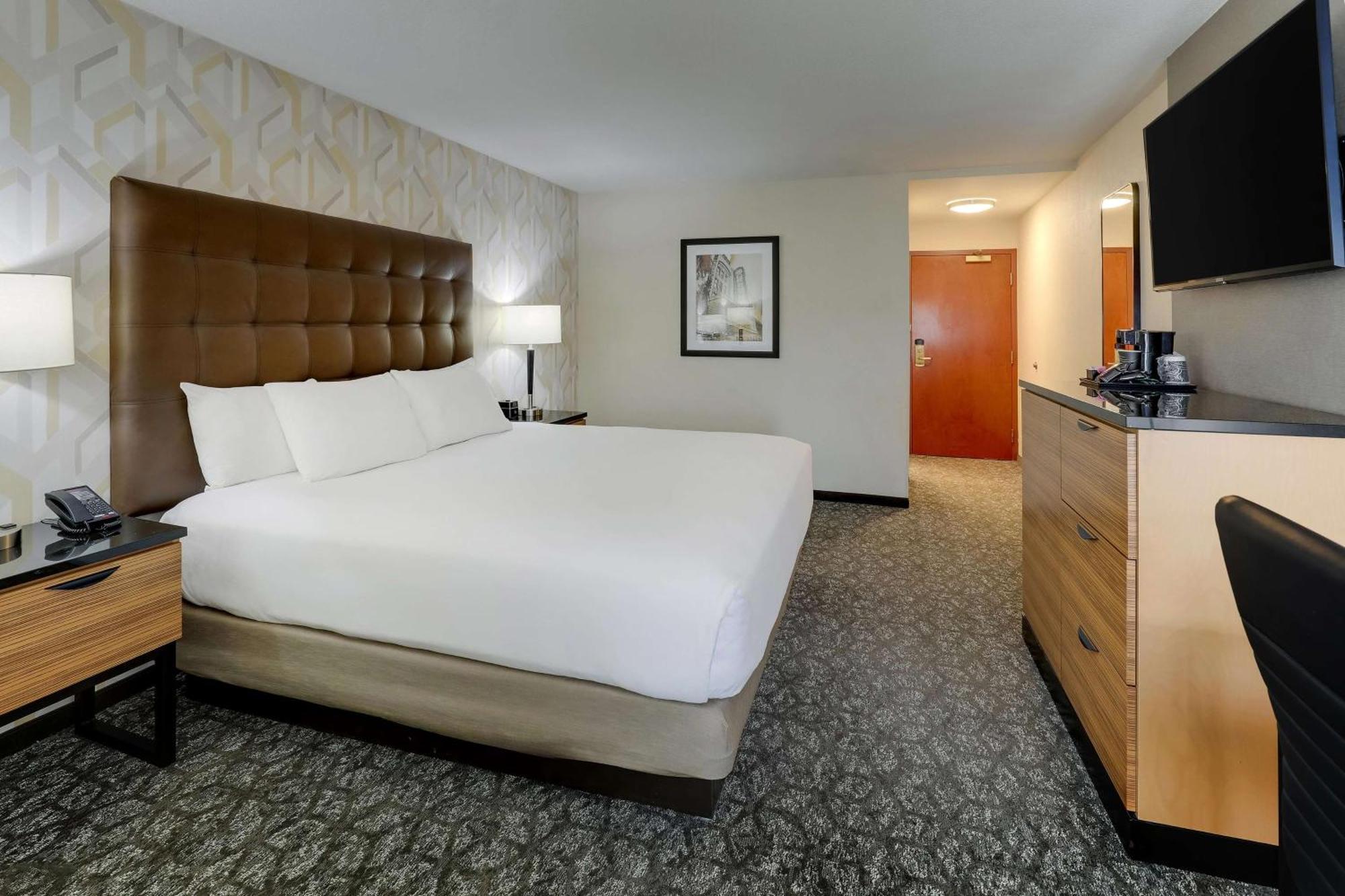 Drury Inn & Suites Birmingham Lakeshore Drive Екстер'єр фото